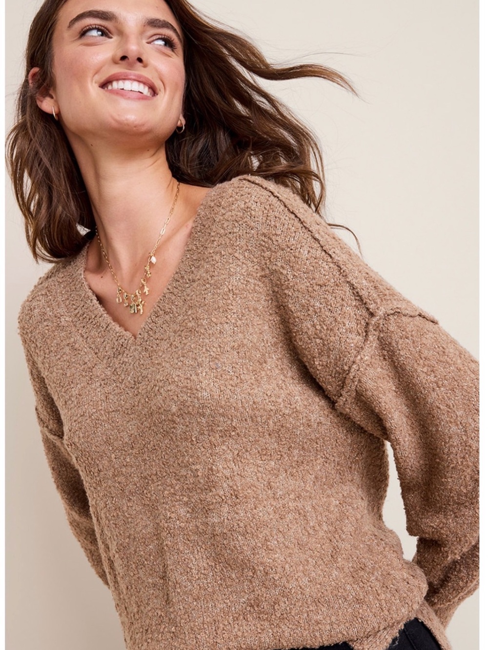 Francesca's Collections Bouclé V-Neck Sweater in Chestnut